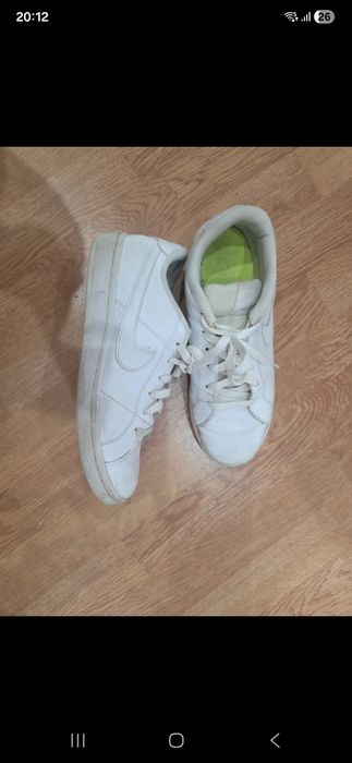 Nike Court Royale 2