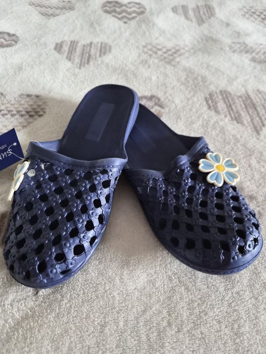 Klapki basenowe nowe, r. 37