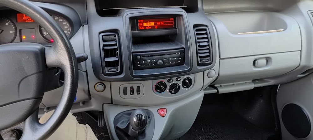 Renault Trafic doka brygadowy brygadówka 6 osobowy Vivaro