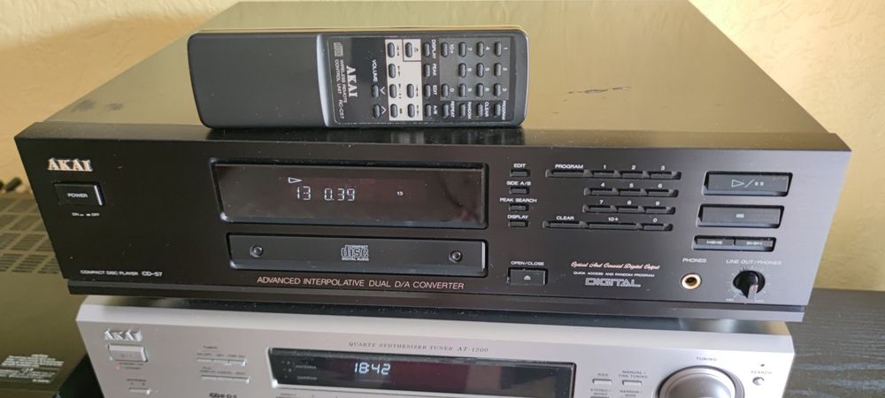 Akai CD - 57 player