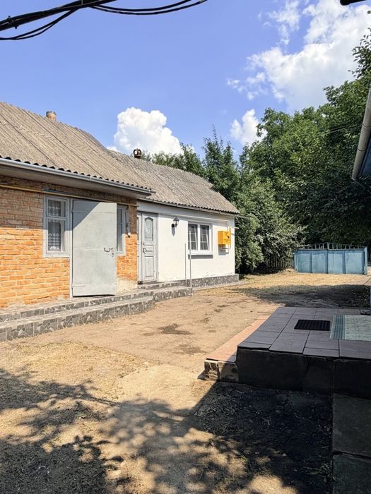Продається затишний будинок із сучасним ремонтом у с.Ставки