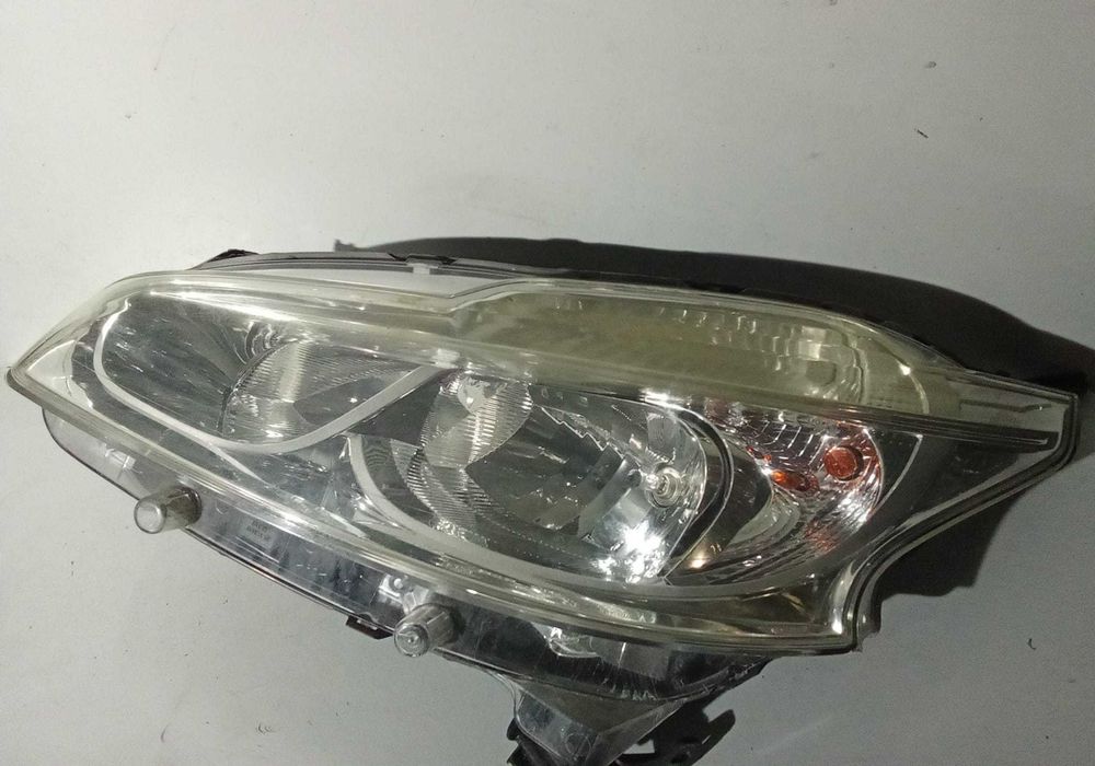 FAROL ÓTICA LADO ESQUERDO PEUGEOT 208