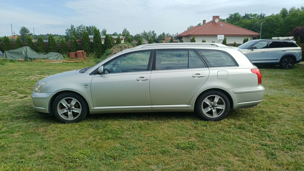 Sprzedam Toyotę Avensis