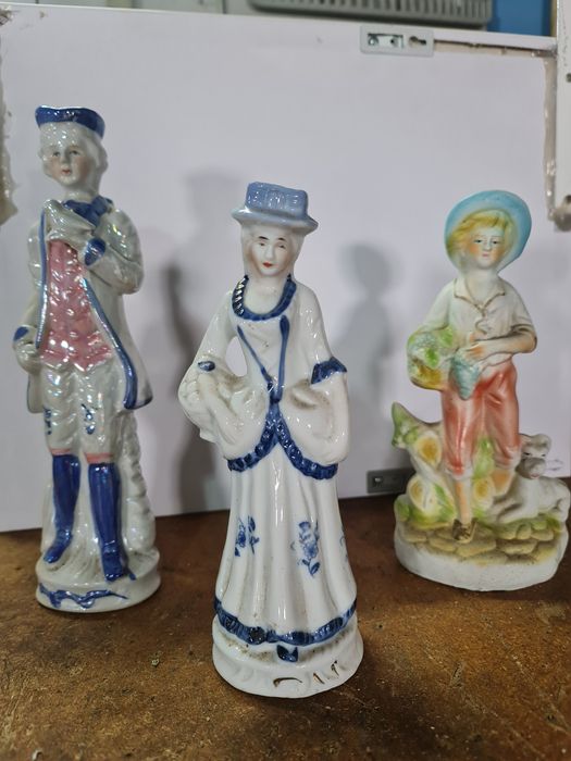 Bonecos em loiça antigos