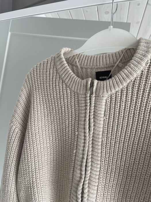 Молочна зіп кофта