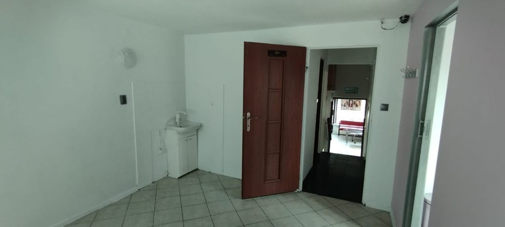 Do podnajęcia lokal pod gabinet.
