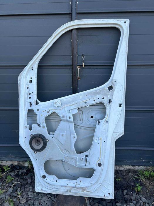 Дверка передня Права Renault 801100016R Renault Master Opel Movano