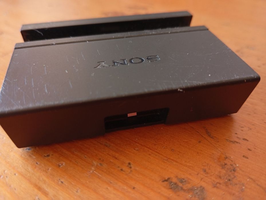 Sony stacja ładująca model DK36 Z2 działa