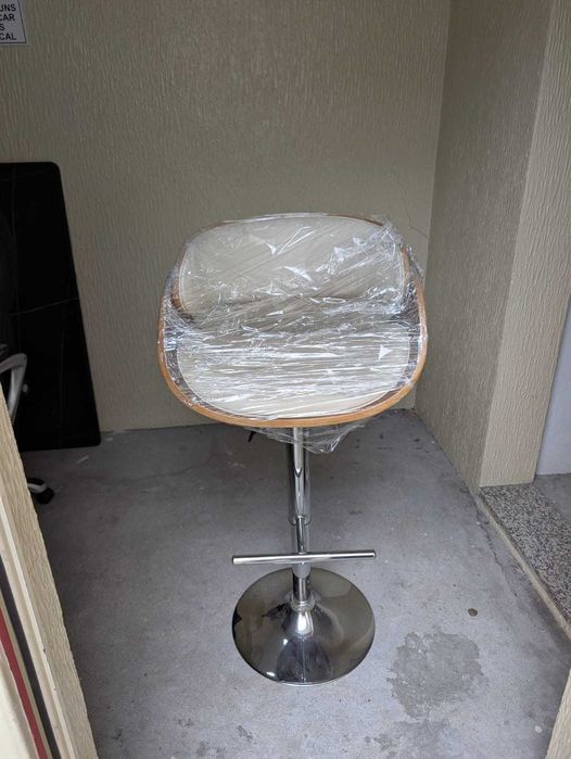 Banco de bar sólido, altura regulável