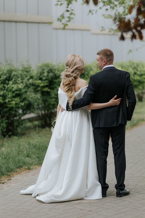 Продам шикарну весільну сукню після хімчистки