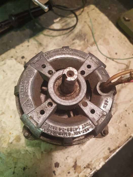 Электродвигатель от стиральной машины СССР