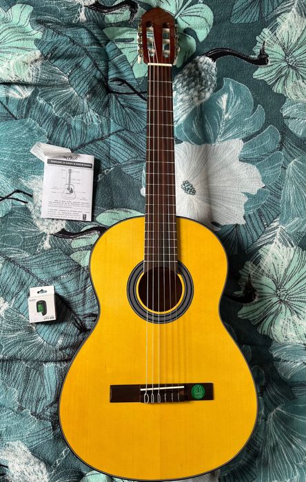 Gitara klasyczna VGS Student Solid 4/4 z pokrowcem, uchwytem i tunerem