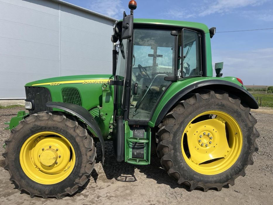 Трактор John Deere