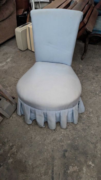 Senhorinha forrada azul com saia plissada