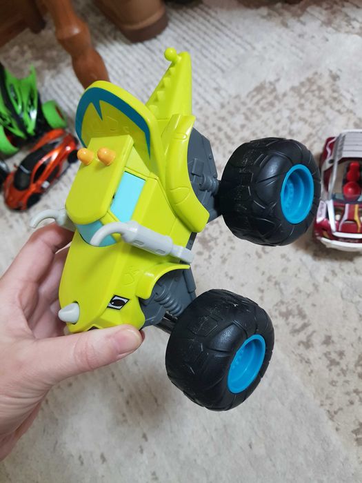 Машинки іграшки.