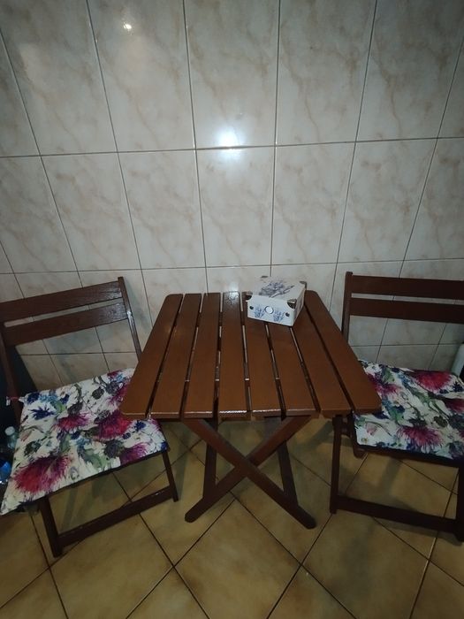 Zestaw mebli drewnianych