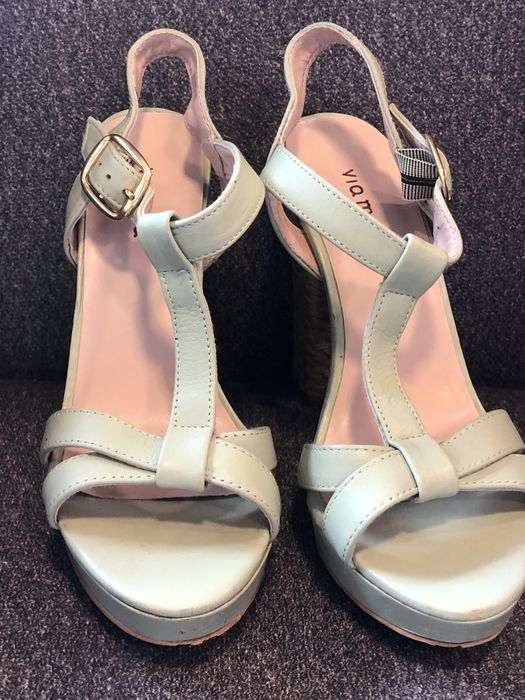 Sandálias lindas 37