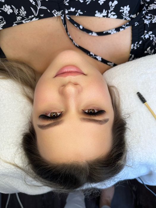 Нарощування вій : класика та обєми ( 2D-10D) - 500 грн