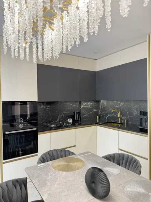 Пропонується до продажу простора 4-кімнатна квартира