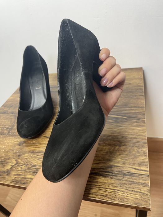 Czarne zamszowe skorzane buty na obcasie szpilki Tamaris rozmiar 38,5