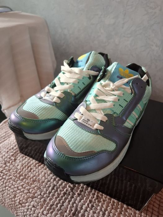 Женские кроссовки Adidas