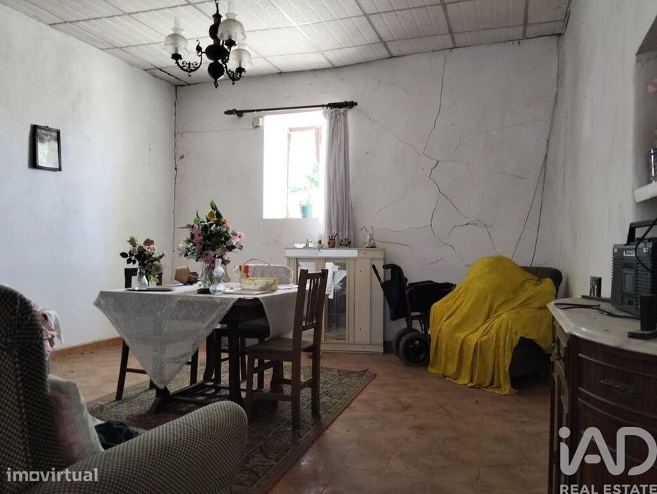Casa / Villa T2 em Brogueira, Parceiros de Igreja e Alcorochel