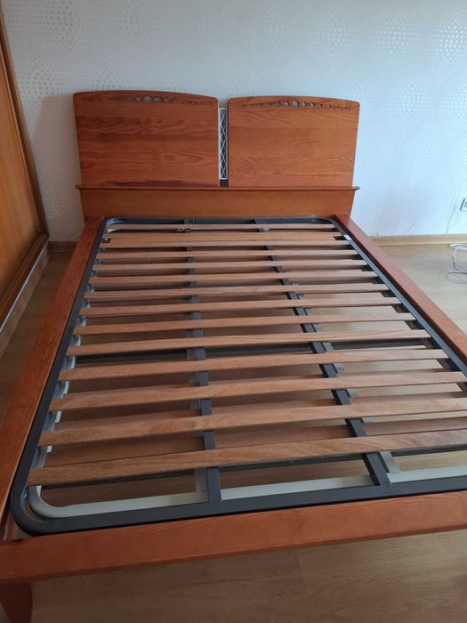 Mobília quarto completa-cama de casal, 2 mesas de cabeceira e 1 cómoda
