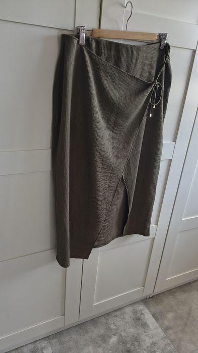Kopertowa spódniczka midi khaki H&M z wiązaniem L