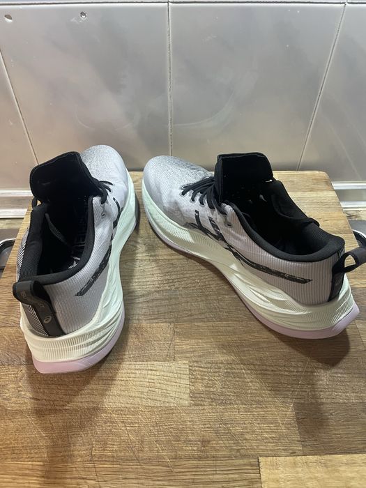 ASICS Superblast - Tamanho 43.5 - Novos a estrear