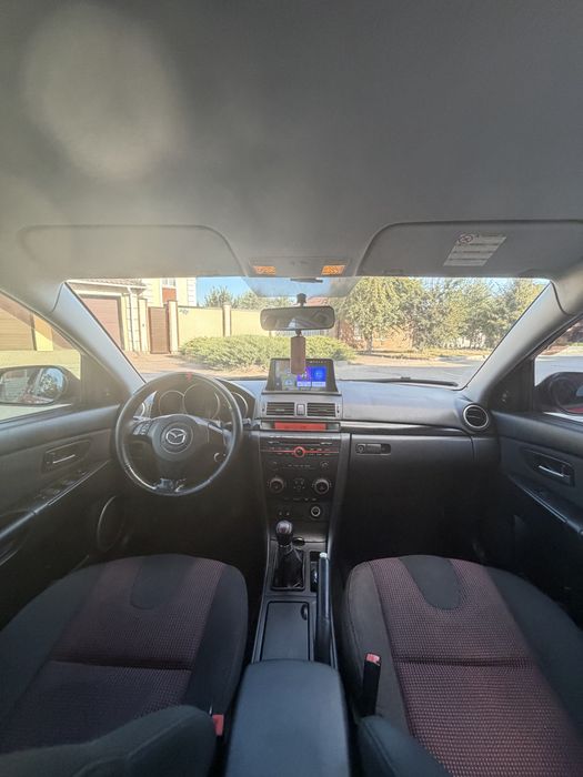 Продам Mazda 3.