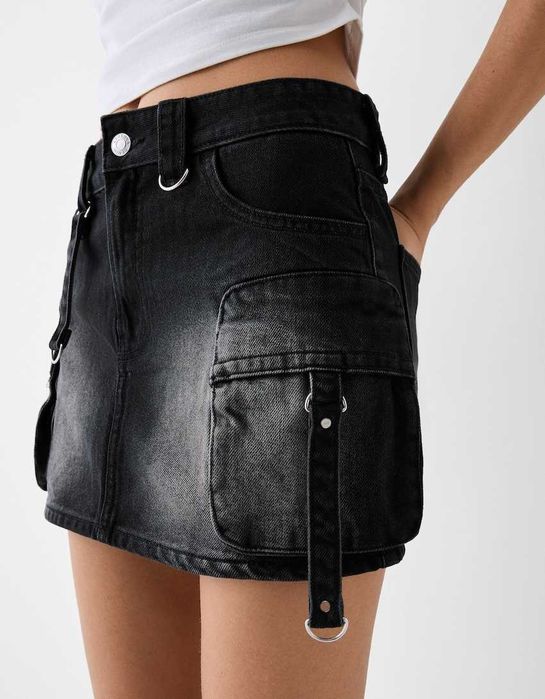 Продам мини юбку карго Bershka размер 32, черная (новая с бирками)