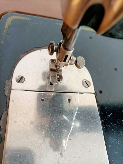 Maquina costura Oliva antiga