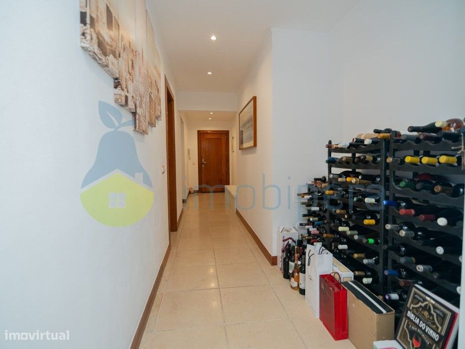Excelente apartamento T2 localizado sobre o Rio Arade na Boca do Ri...