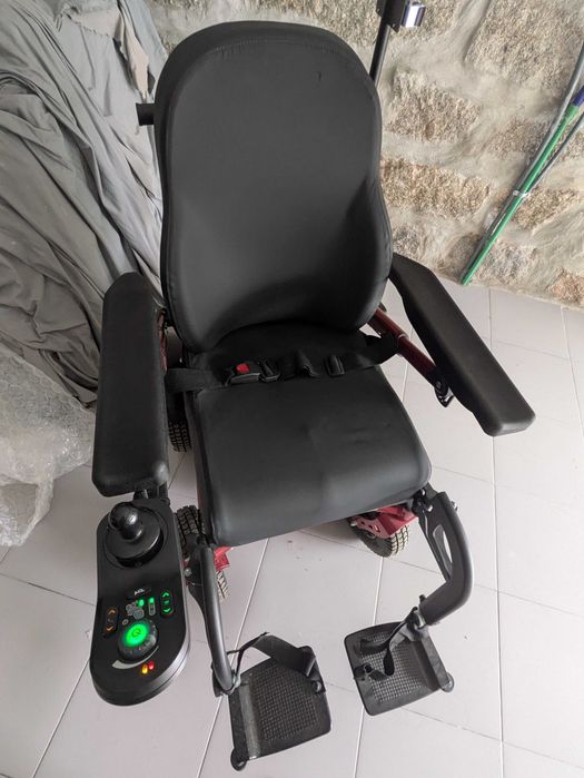 Cadeira Elétrica Nova com duas baterias.