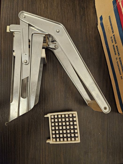 Solidna maszynka do frytek PRL – Metalowa, Vintage