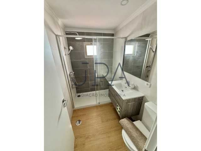 AF-T2-15 Com parqueamento e piscina Monte Gordo
