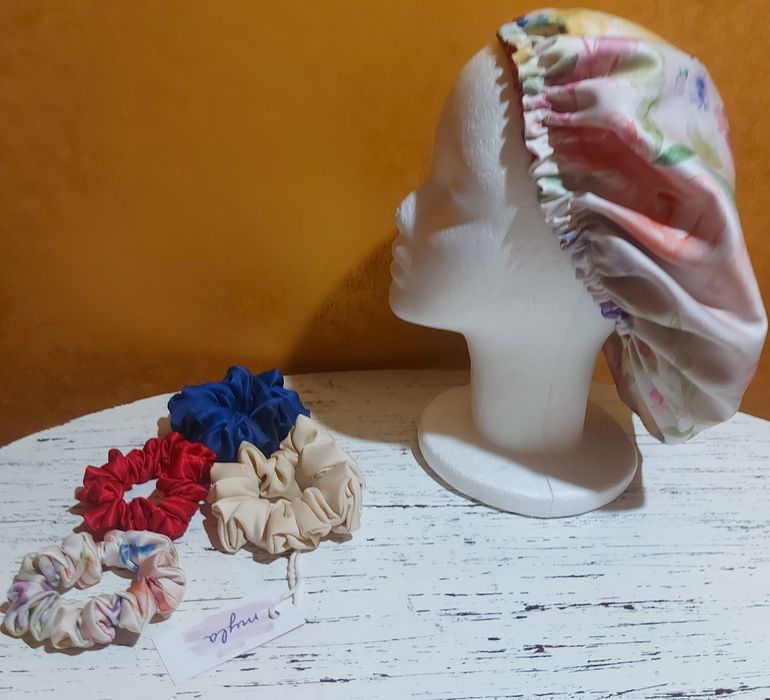 Jedwabny zestaw,  czepek do snu rozmiar M,  scrunchies S, M