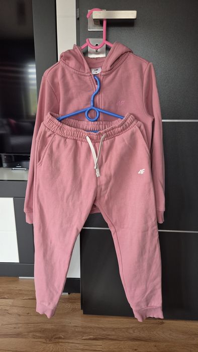 Dres firmy   4 F- 140