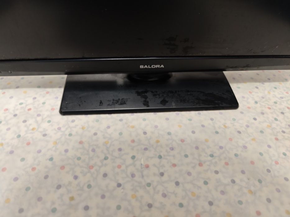 Televisão da marca salora