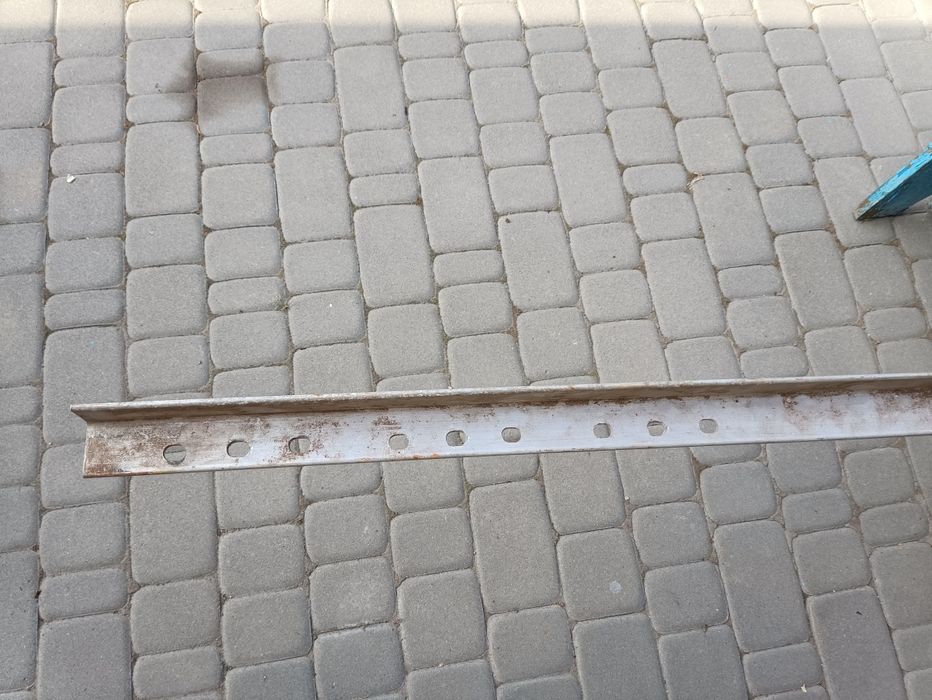 Уголок алюминиевый