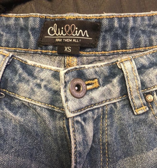 Mocno wycięte szorty