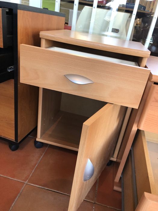 Bloco de gavetas conjunto com secretaria (à venda noutro anúncio)
