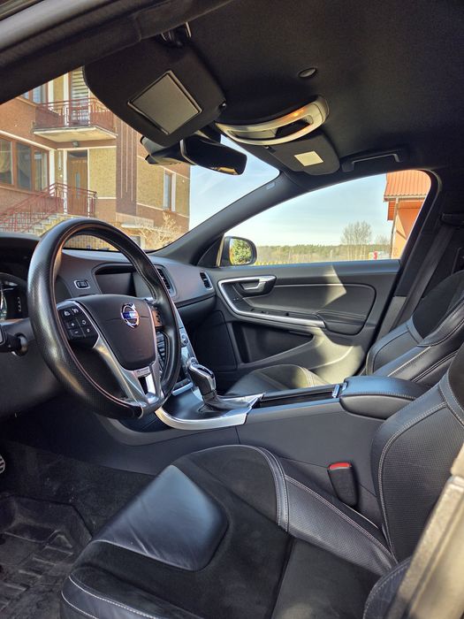 Volvo V60 2.0 D3 R-DESIGN