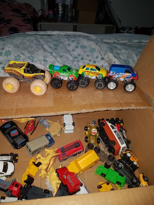 Carrinhos pequeninos de brincar