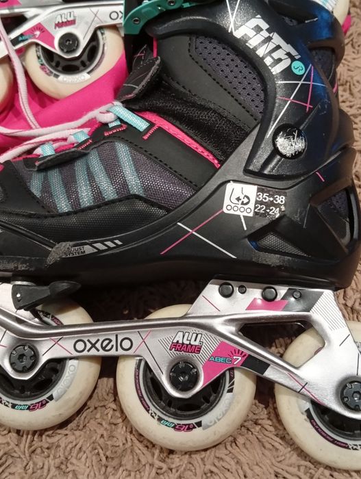 Patins em linha de criança.