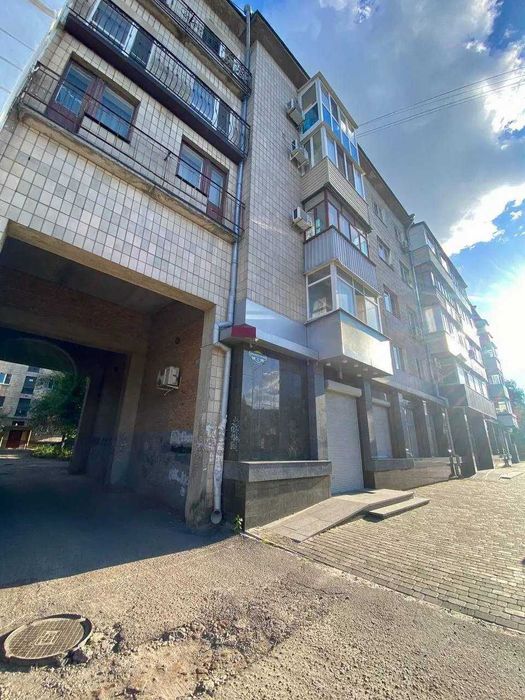 3-кімнатна квартира в самому центрі — 72 м², Свіжий ремонт, Цегла