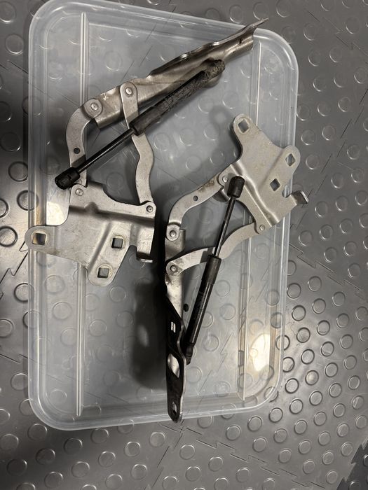 Alfa Romeo Stelvio zawiasy maski komplet Lewy prawy