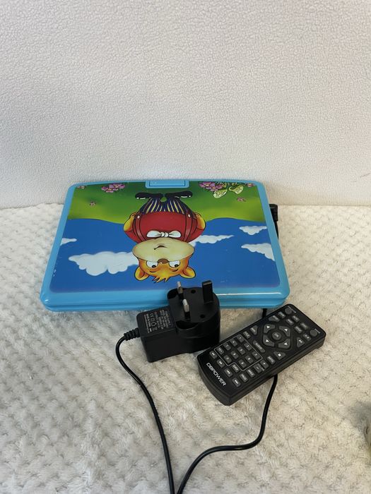 Przenośny odtwarzacz DVD model: SY-01