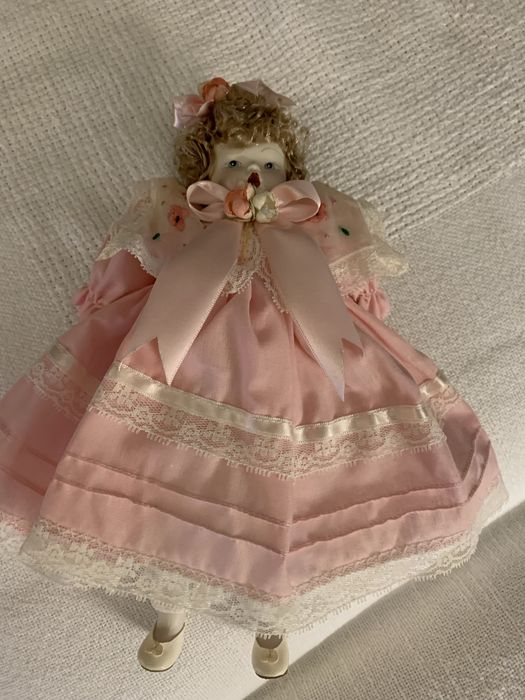 Boneca porcelana - 25 cm
