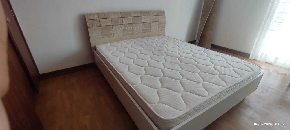 cama 160*200 com colchão e 2 cómodas-Portimão.